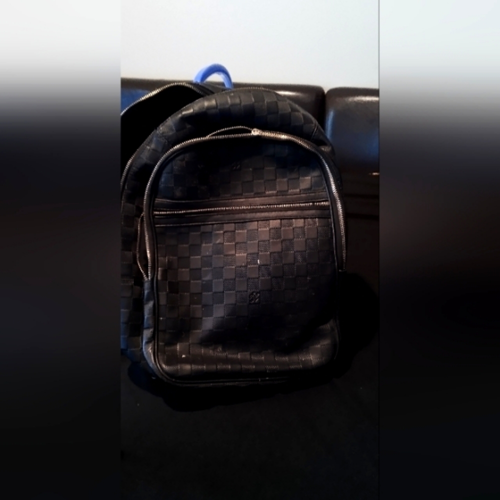 Louie Vuttion backpack 🎒 needs new